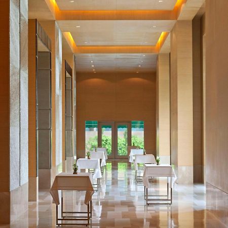 فندق راديسون بلو أمريستار أمريتسار المظهر الداخلي الصورة The restaurant at the hotel