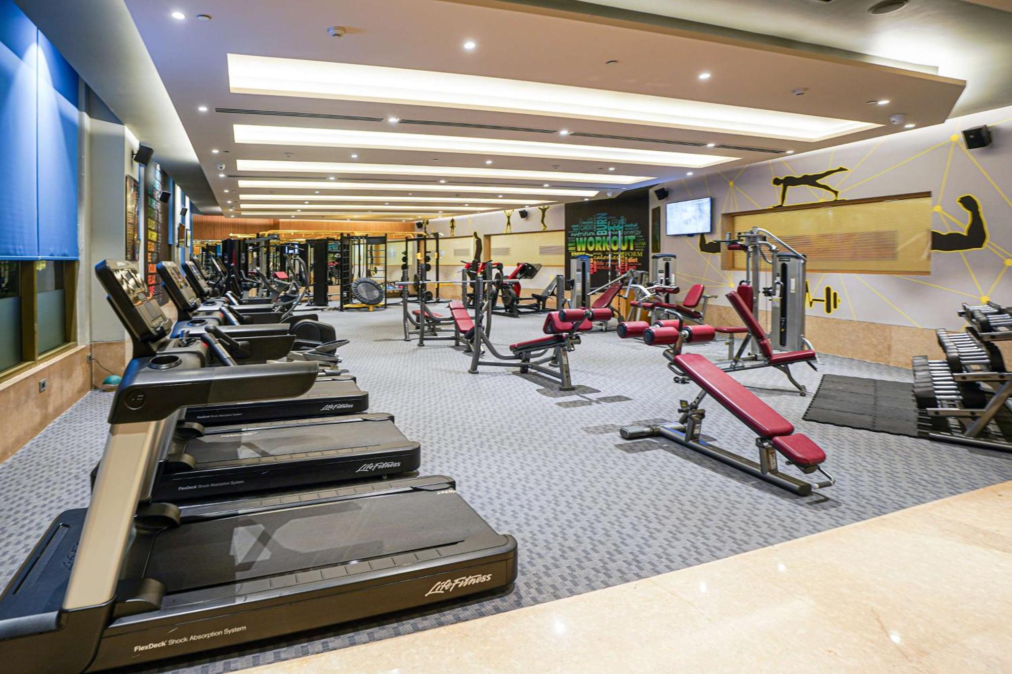 فندق راديسون بلو أمريستار أمريتسار المظهر الخارجي الصورة The gym at the hotel