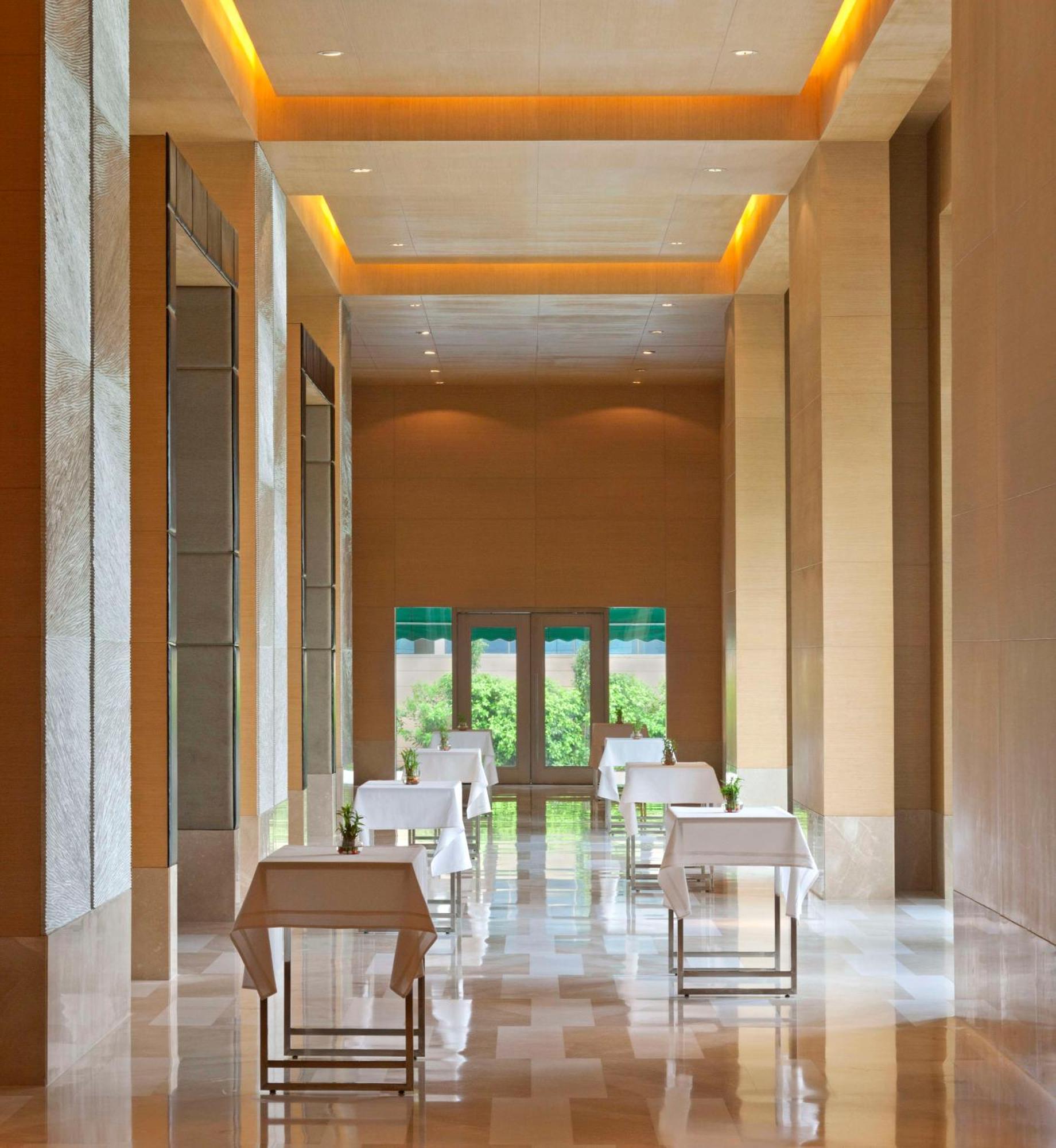 فندق راديسون بلو أمريستار أمريتسار المظهر الداخلي الصورة The restaurant at the hotel